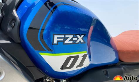 Yamaha FZ-X Review: 150cc इंजन के साथ सेगमेंट में बिल्कुल अलग डिजाइन ...