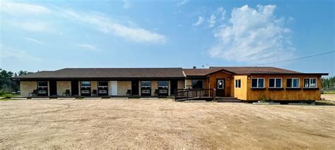 KROWS NEST INN (Buffalo Narrows) - Guesthouse Reviews & Photos ...