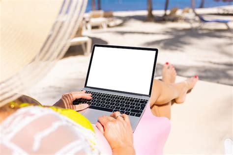 Beach Pictures with People Using Computer 的图像结果