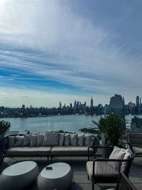 13 Best Bars in Williamsburg - backpacks and bubbly