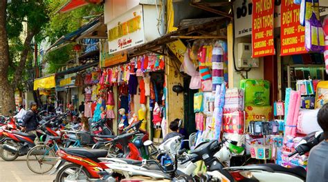 Visit Dong Xuan Market in Hanoi | Expedia