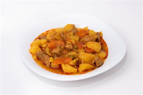 Guisillo de carne / Merluza a la romana con ensalada / Fruta variada ...