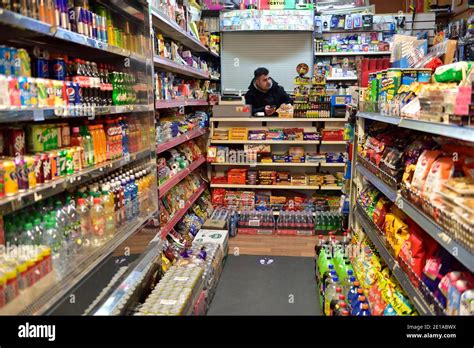 Corner Store Interior 的图像结果