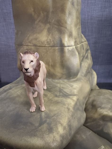 Mufasa The Lion King Pride Rock Popcorn Bucket In Hand Theater Exclusive