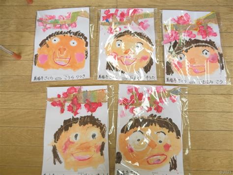 年中ちゅうりっぷ組 父の日の似顔絵を制作中です。 | 萬福寺 さくら保育園