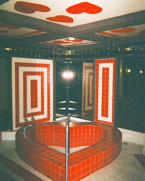 A Pretty Cool Hotel Tour on Instagram: "Mustang Motel in Los Angeles, but be warned this one is ...