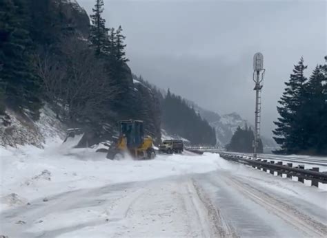 Snow slide closes stretch of SR 14 in Washington - oregonlive.com