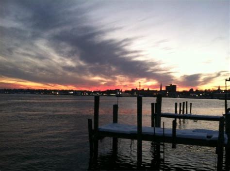 THAMES INN AND MARINA (Groton) - Inn Reviews, Photos, Rate Comparison ...