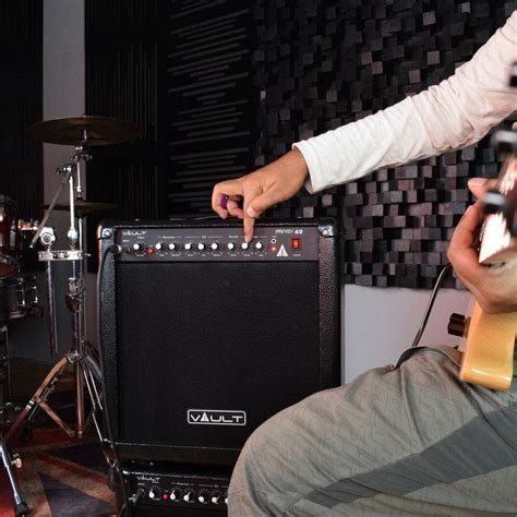 Vault Frenzy 40 Watt Guitar Combo Amplifier | Built In Distortion ...