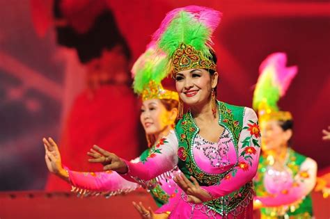 维吾尔族舞蹈图片，超级美啊~超级美啊~超级美啊~-搜狐大视野-搜狐新闻