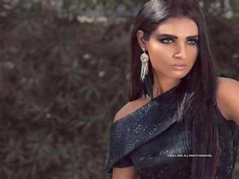 Social media users body shame Pakistani model Amna Ilyas