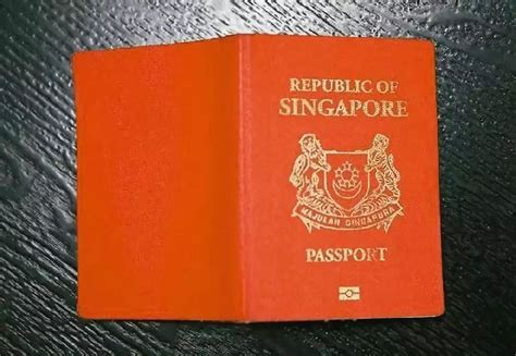 中国护照，持有新加坡工作准证，从新加坡飞香港逗留5天，然后从香港回国内，需要签证吗？-