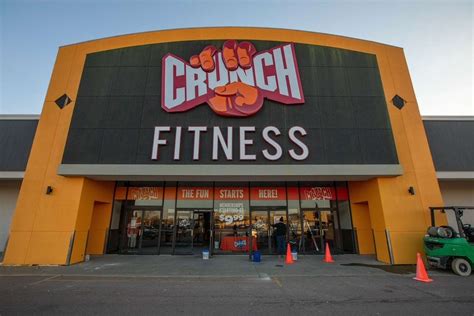 Kyle welcomes new Crunch Fitness gym at Amberwood Ranch