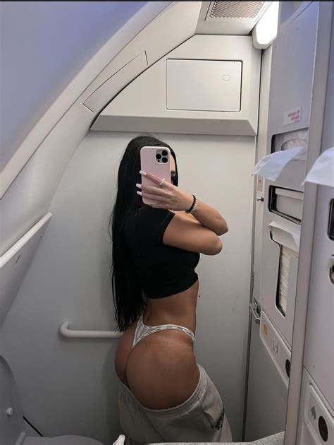HOT airplane selfie : r/AirplaneNudes