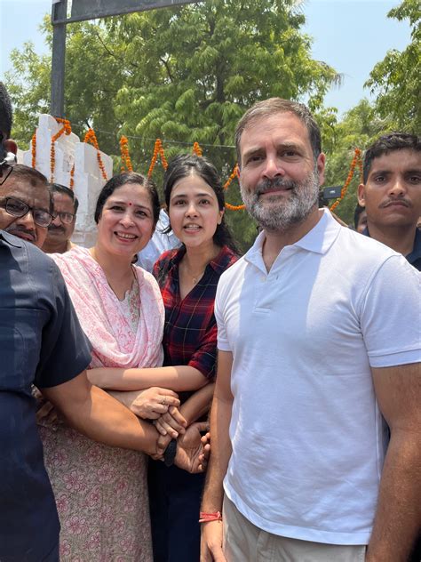 On polling day Rahul Gandhi camps in Rae Bareli, visits Hanuman Temple ...