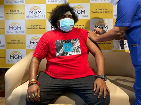 Yogi Babu gets his first shot of COVID-19 vaccination | Tamil Movie ...