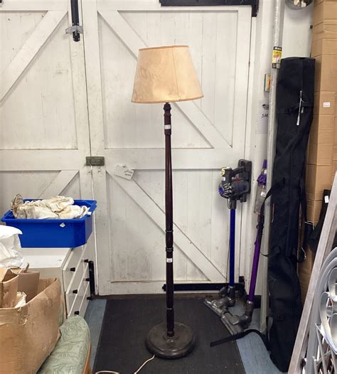 Mahogany standard lamp with shade – Badgers Auctions