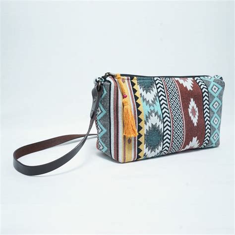 Lia Sling Bag – Nomad Muse