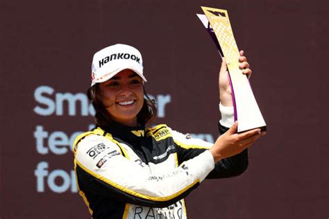 7 Effective Home Remedies To Clean Ear At Home