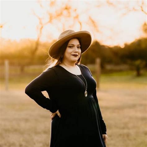 Amanda's Closet (@amanda_perea) | Poshmark