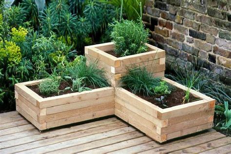 Homemade Garden Planters 的图像结果