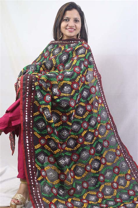 Shop Handmade Phulkari Dupattas Online | Punjabi Traditional Elegance