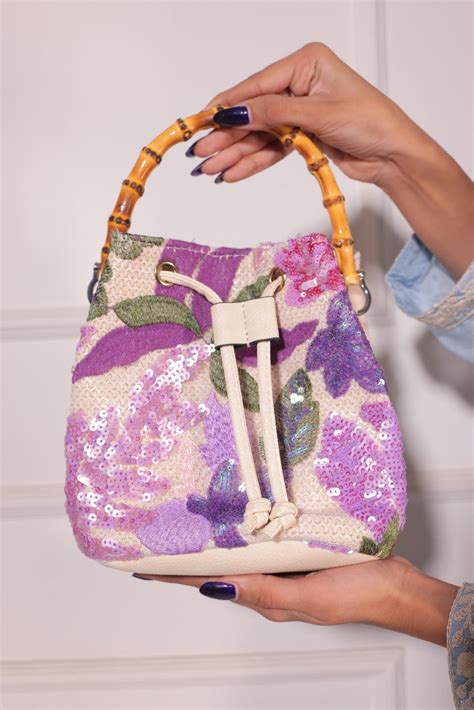 Noore – Akoya Pulse of Fashion