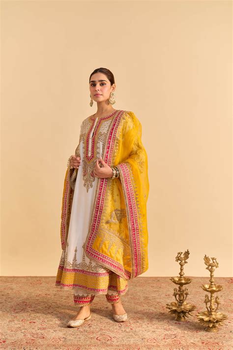 Zoya - Dabka Zardozi Embroidered Rich Banarasi Kalidaar Daisy Ivory Lo
