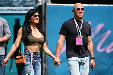 Amazon Founder Jeff Bezos Is Leaving Seattle for Miami - The New York Times