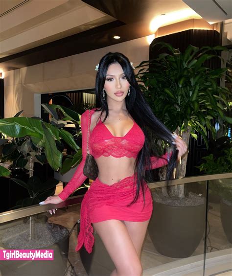 Elena Genevinne: A Vision of Modern Beauty and Style