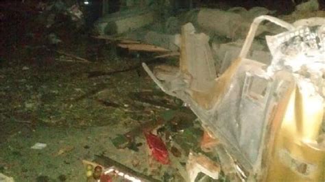 जम्मू-श्रीनगर हाईवे पर दर्दनाक हादसा: पुल से नीचे गिरा ट्रक, चार की मौत ...