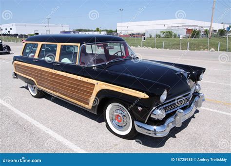 Ford Country Squire Station Wagon Editorial Image - Image of styling, auto: 18725985