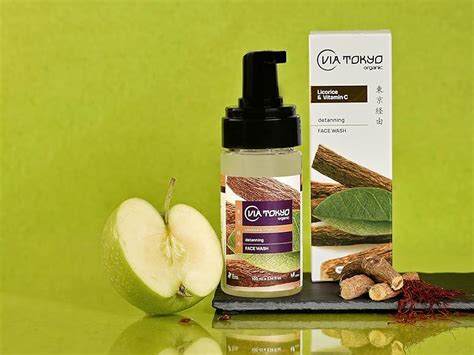 VIA TOKYO ORGANIC Licorice & Vitamin C Foaming Face Wash, Naturally ...