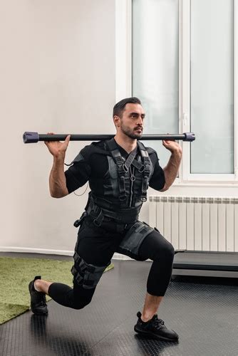 10 Effective Weighted Vest Exercises By Strength And Conditioning Coach ...