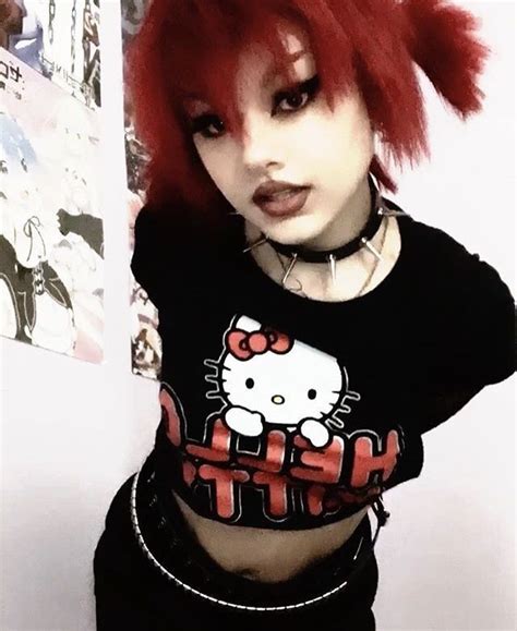 2000s goth makeup