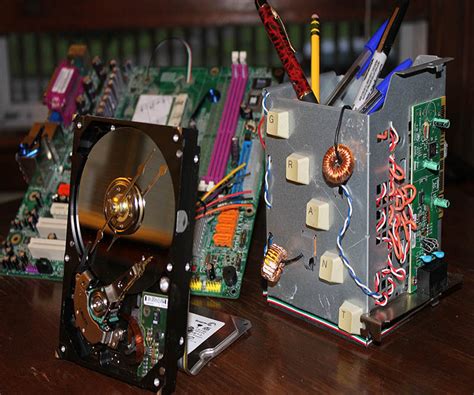 Repurpose an Old Computer-Hard Drive Clock, Wall Art, & Pencil Cup 1 ...