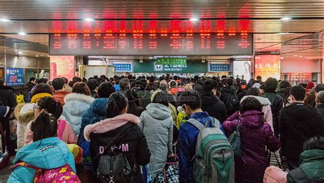 春运期间北京西站拥挤的客流高清图片下载-正版图片500246627-摄图网