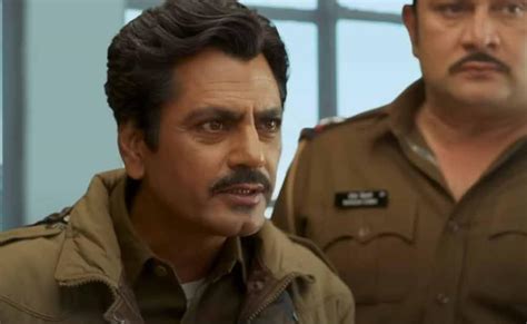 बारिश के मौसम में बाहर नहीं जाना तो घर बैठे देख डालिए ये फिल्में और वेब ...