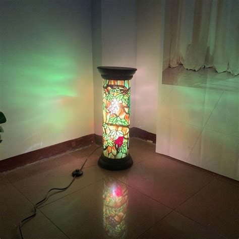 Stained Tiffany Pedestal Magpie/Flower Patterned Dome Night Lamp