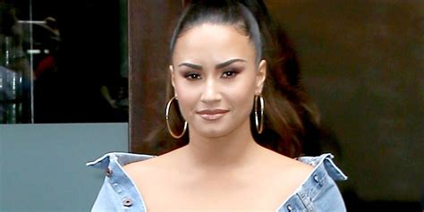 Demi Lovato Performs Stunning Stripped Down Version of ‘Sorry Not Sorry ...