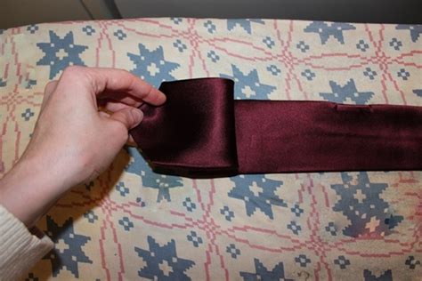 Red velvet / DIY: bow belt from men