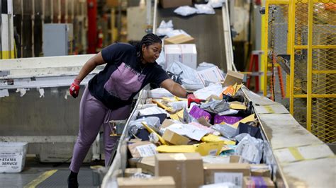 Post office hours on Christmas Eve, OKC trash schedule: See hours