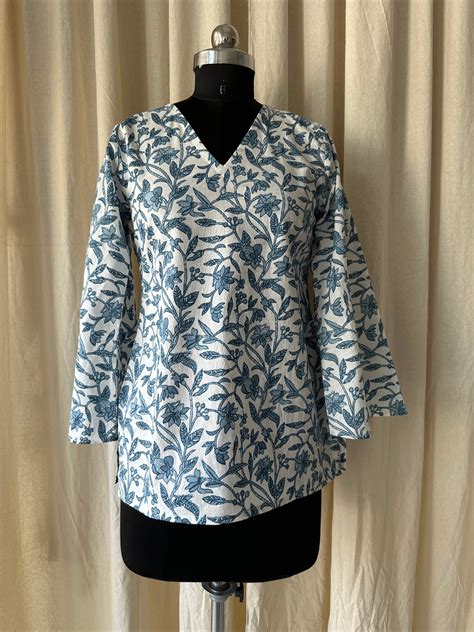 Flared sleeves tunic