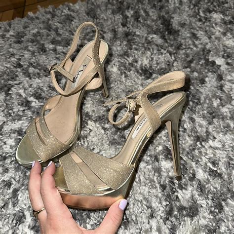Nina New York gold shiny heels. These have been worn... - Depop