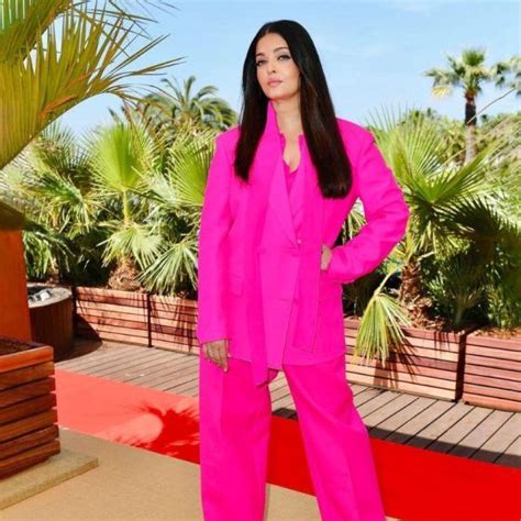 Aishwarya Rai's Dolce & Gabbana luxurious handbag is worth INR 2 lakh