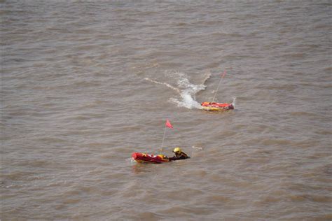首次引入水上智能救助设备，长江上海江苏段水域海空联合搜救演习成功举行