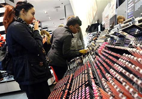 Why You Shouldn't Try Skincare Samples At Stores