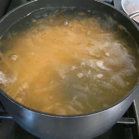 Spaghetti with Alfredo Sauce (Creamy 15 Minute Recipe) - Simply Made Eats