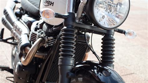 2019 Triumph Street Scrambler first ride review - Overdrive