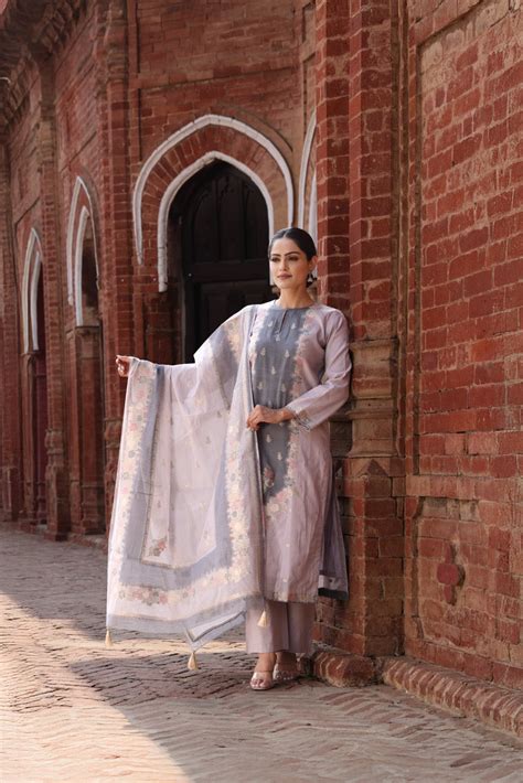 Designer Summer Indian Suits for Women Online | Safaa India